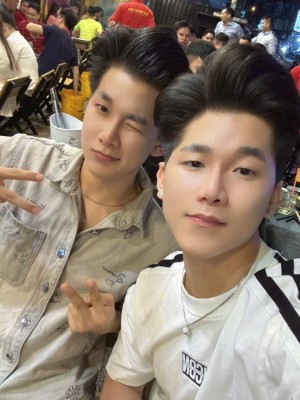 2 người