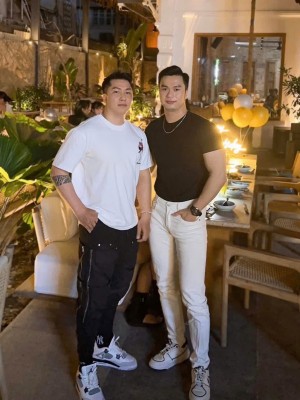 2 người